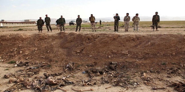 Almost 900 Bodies Found in Mass Graves in Northeastern Syria