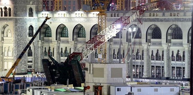 Crane collapse in Mecca raises fresh safety worries
