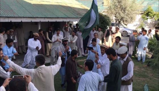 People of Parachinar celebrate passage of KP-FATA merger bill