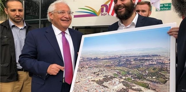 US envoy labeled ‘a terrorist’ after posing with poster of obliterated al-Aqsa
