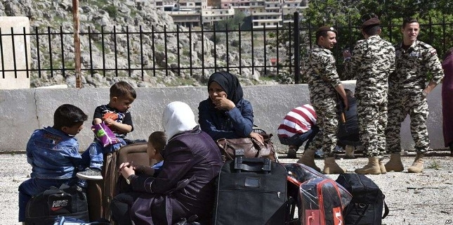 Refugees Begin Return to Syria from Lebanon Border Town
