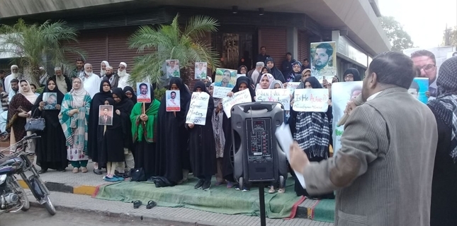 Families hunger strike for missing Shia Muslims at Karachi Press Club