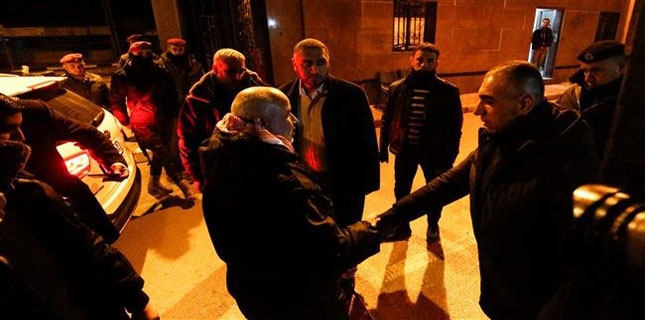 Hamas retakes Rafah border crossing control as PA staffers withdraw