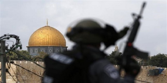 Israeli settlers seal mosque in Jerusalem al-Quds