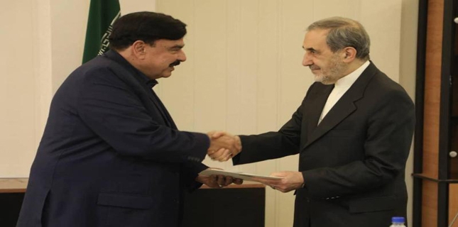 Sheikh Rashid gets message in Tehran for Pakistan to control common borders