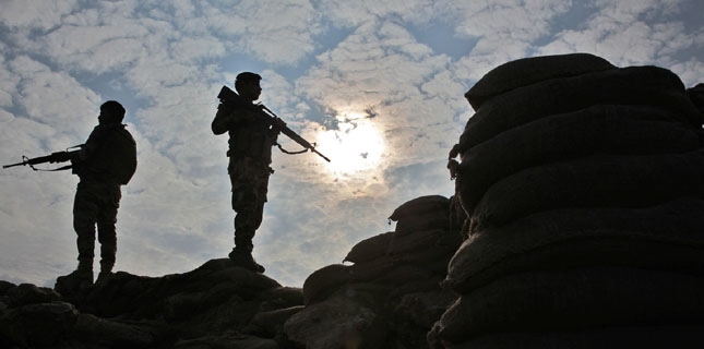 PMU volunteers stop US reconnaissance mission on Iraqi border with Syria