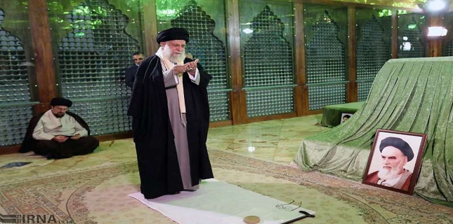 Ayatollah Khamenei visits Behisht-e-Zahra to pays tribute to lmam Khomeini