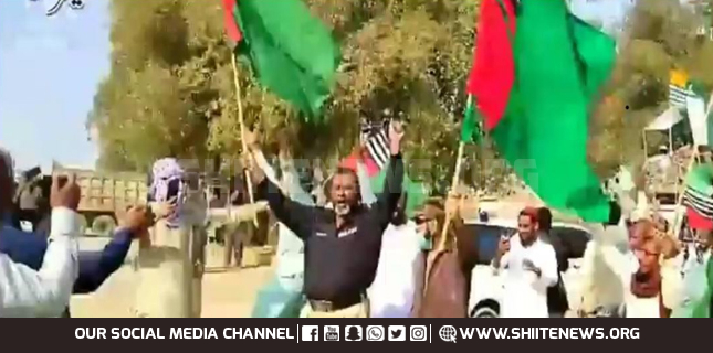 Police official raises outlawed terrorist outfit flag in their Karachi rally