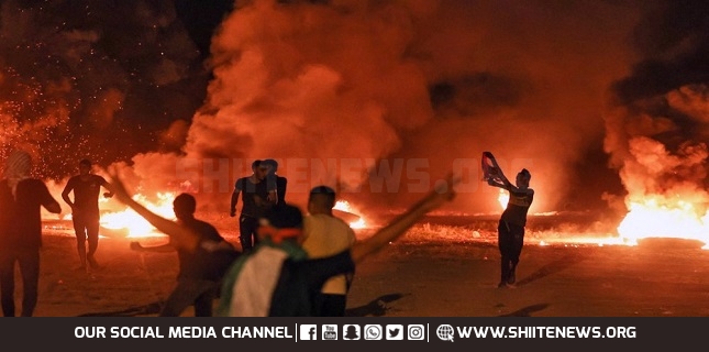 Israeli forces attack anti-blockade protesters at Gaza border fence