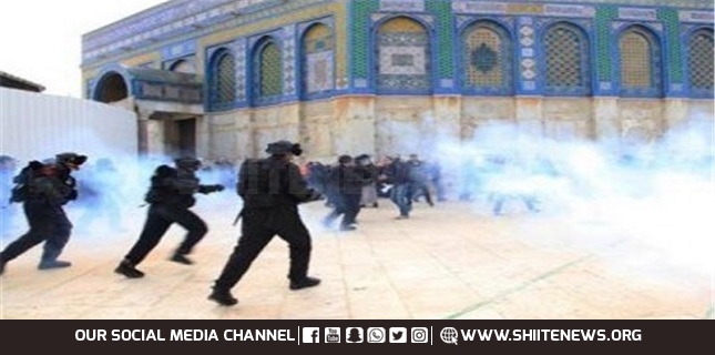 Israeli forces attack Palestinian worshipers to let settlers into al-Aqsa Mosque
