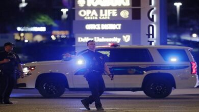 1 dead, 8 injured after shooting at Arizona shopping center