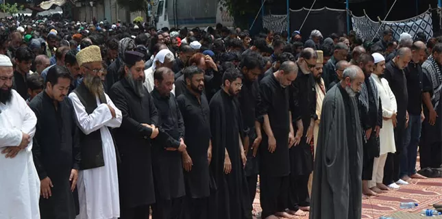 Marvelous Shia-Sunni unity demonstration at Ashura procession in Karachi