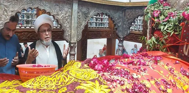 Allama Shabbir Maisami visited Dargar Hazrat Lal Shahbaz Qalandar
