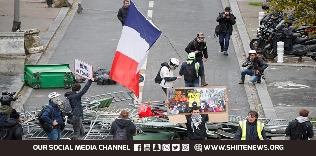 French police attack Yellow Vest protesters as 4th year of anti-govt. movement marked