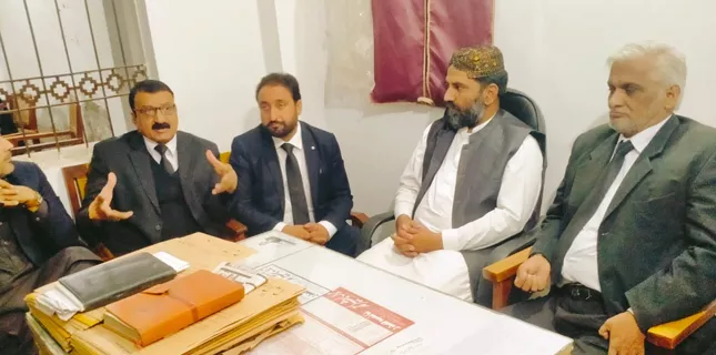 Allama Domki holds consultation meeting with lawyers in Multan