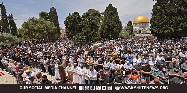 Tens of thousands perform Friday prayer at Al-Aqsa Mosque