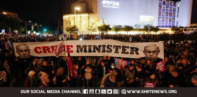 'Bring down the dictator', protesters shout in thousands-strong anti-Netanyahu rallies