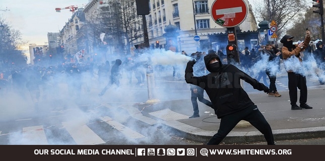 Clashes as hundreds of thousands protest again across France