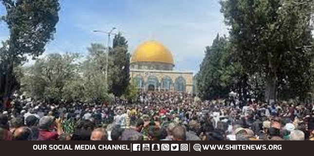 35000 Palestinians perform Friday prayer in Aqsa Mosque