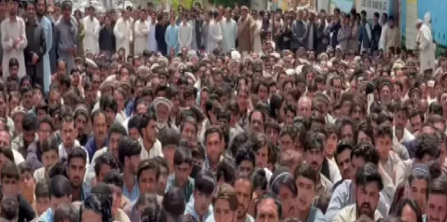 Parachinar, Zehrran tribes protest against the killing of eight innocent Shia people