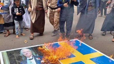 Yemeni protesters burn Swedish flag in Sana'a after state-authorized Qur’an desecrations