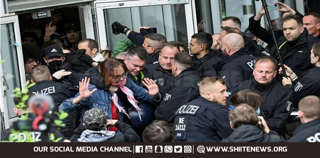 German scholars urge min. to resign over Palestine sanctions