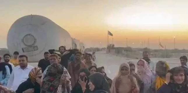 Transporters strike in Balochistan, pilgrims stranded on Rimdan Border