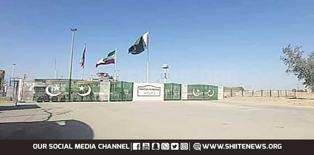 Taftan Border Zaireen protest against non-availability of facilities