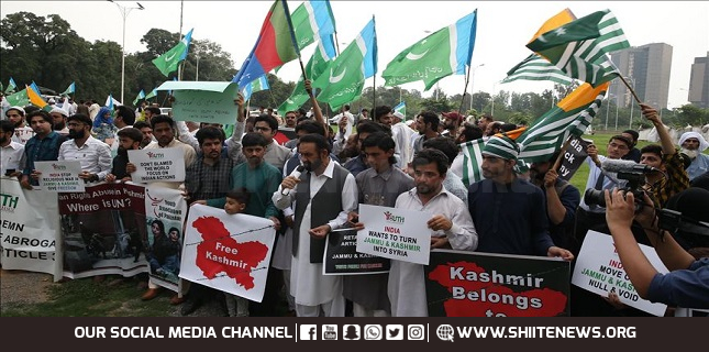 Pakistanis rally against India's Kashmir policy shift
