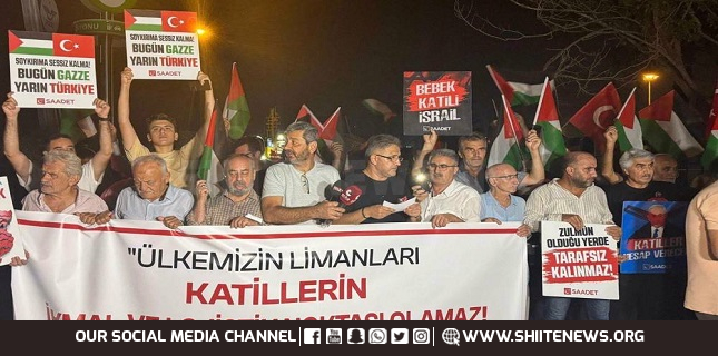 Turkish protestors demand expulsion of US warship docking in Izmir Port