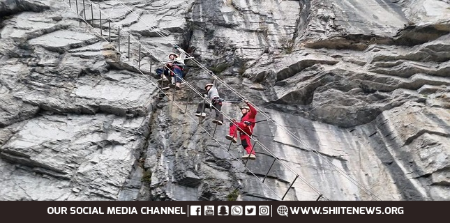China’s hottest new tourist attraction is 5,000 feet in the air