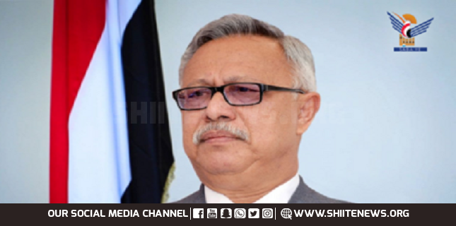 Dr. Ben Habtoor congratulates Mashat for master degree