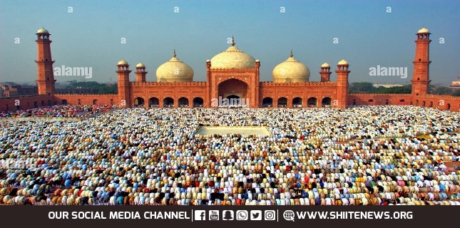 A great demonstration of inter-Muslim unity, a joint iftar of all schools of thought at the Badshahi Mosque