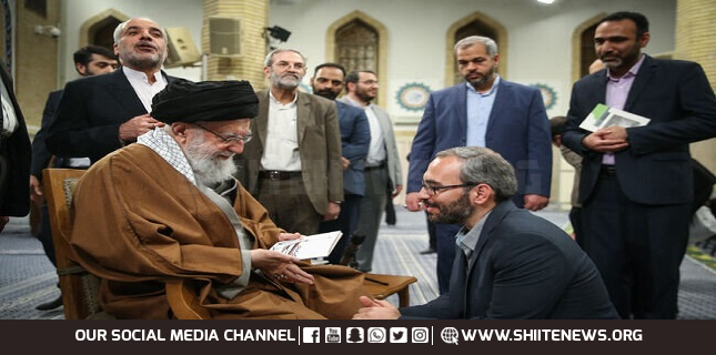 Leader meets poets, academics of Persian literature