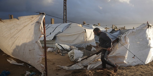 Gaza death toll rises as Israeli attacks, winter storm compound crisis