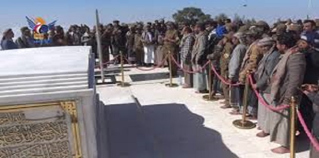 Leaders from Raymah visit tomb of martyred leader in Sa’ada