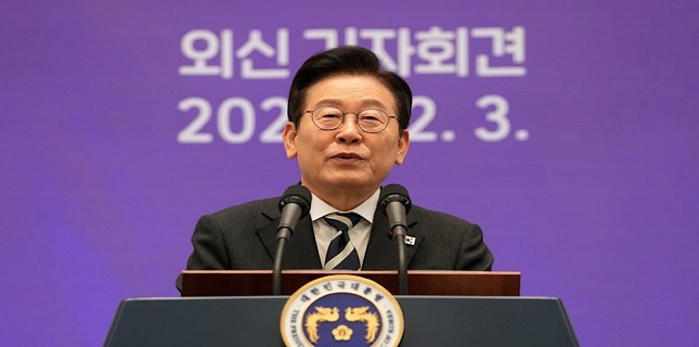 South Korea to boost ties with China, hails its role in regional peace