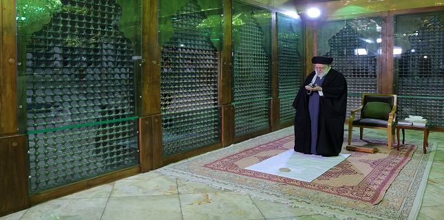 Leader visits Imam Khomeini’s mausoleum ahead of 47th anniversary of Islamic Revolution