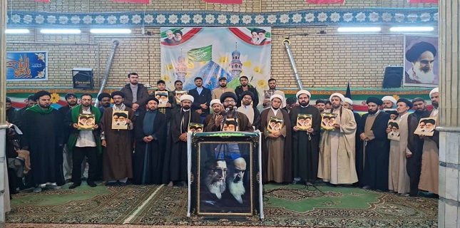 Pakistani Students in Qom Hold Press Conference in Support of the Supreme Leader