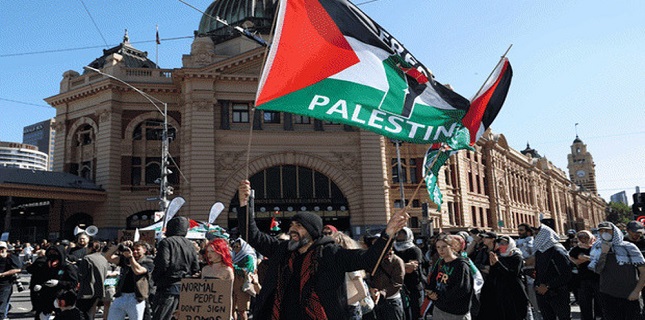 Thousands block Melbourne as Israeli president ends contentious Australia visit