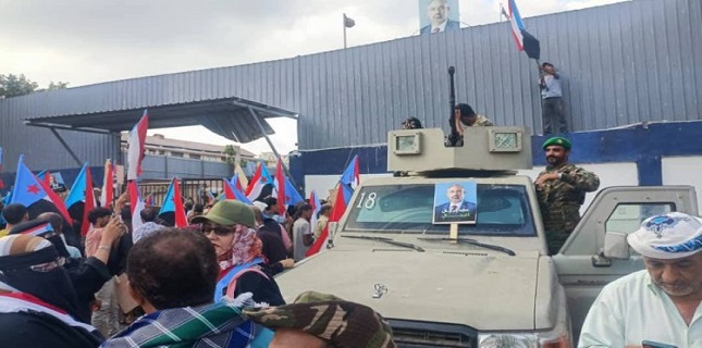 “Dissolved” STC retakes its General Secretariat HQ in Aden in defy of Saudi orders