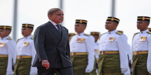 Pakistan PM backs Iran’s right to self-defense amid tensions