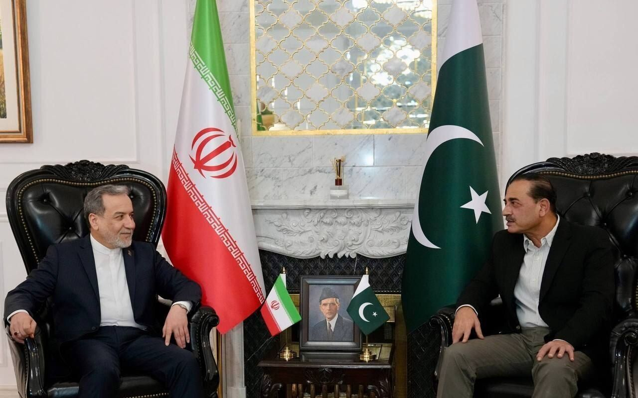 Araghchi Meets Pakistan Army Chief in Islamabad for Key Talks