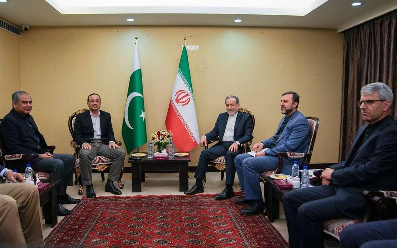Araghchi Thanks Pakistan as Asim Munir Arrives in Tehran with US Message
