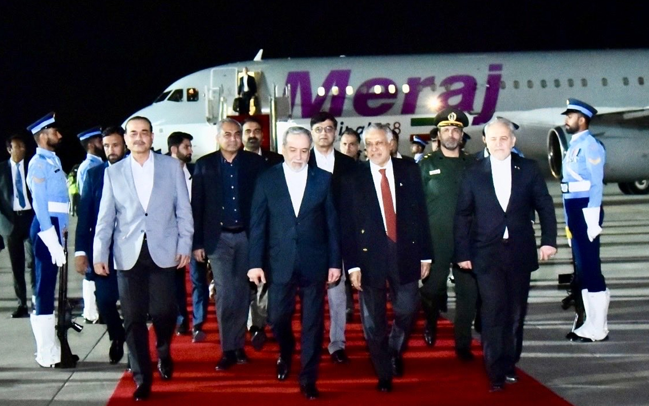 Iranian FM Abbas Araghchi Arrives in Pakistan Ahead of US Talks