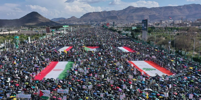 Massive Rally in Sana’a Marks Support for Iran After War Victory