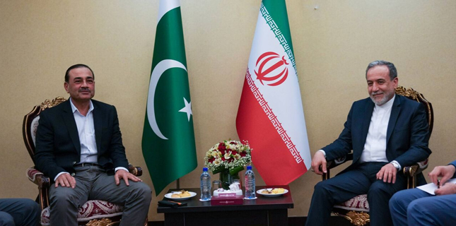 Asim Munir, Abbas Araghchi Discuss Regional Security in Tehran