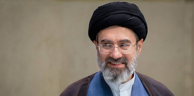Leader Praises Persian Language as Foundation of Iranian-Islamic Civilization