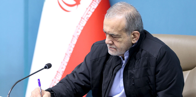 Pezeshkian Hails Ayatollah Sistani’s Support During Conflict