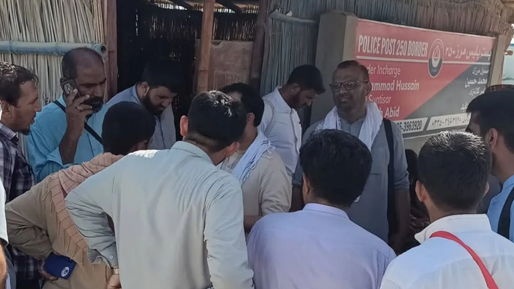 Qom Students and Scholars Face Severe Difficulties at the Rimdan Border; Long Waits in Extreme Heat Become Unbearable